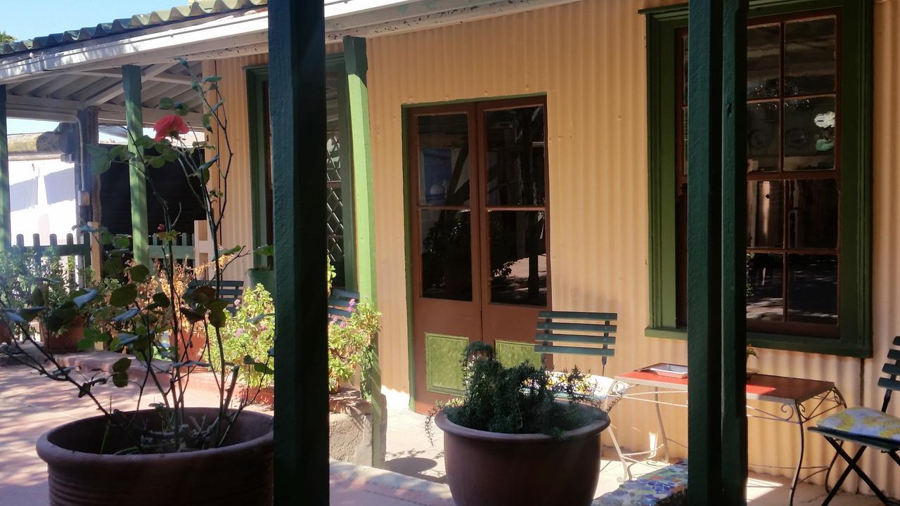 Bedrock Lodge ポート・ノロス エクステリア 写真